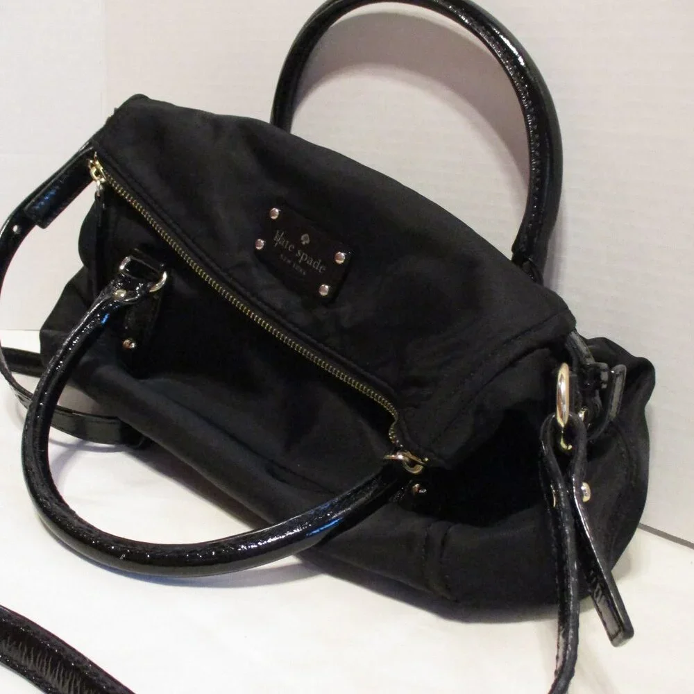 Kate Spade Bag Woman Medium Black Cream Red Top Zip Pockets Shoulder Hand Bag